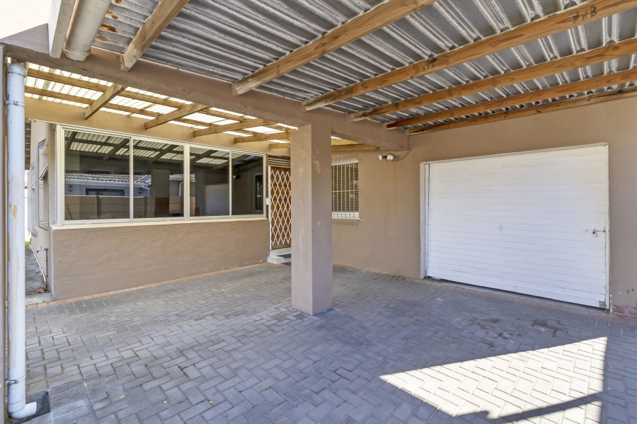 3 Bedroom Property for Sale in Kenwyn Western Cape